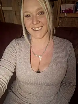 Bouncy-Bella28X online show from 12-15-25, 01:06