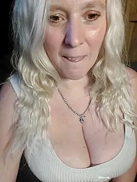 Bouncy-Bella28X online show from 10-08-25, 11:34