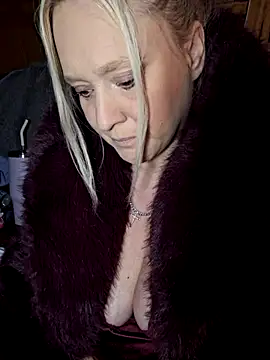 Bouncy-Bella28X online show from 12-18-25, 02:10