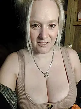 Bouncy-Bella28X online show from 10-11-25, 07:31