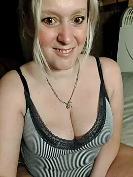 Bouncy-Bella28X online show from 10-16-25, 09:45