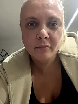 Snapshot of Dirtydingle chatting on 09-19-25, 02:15 Dirtydingle online show from 09-19-25, 02:15