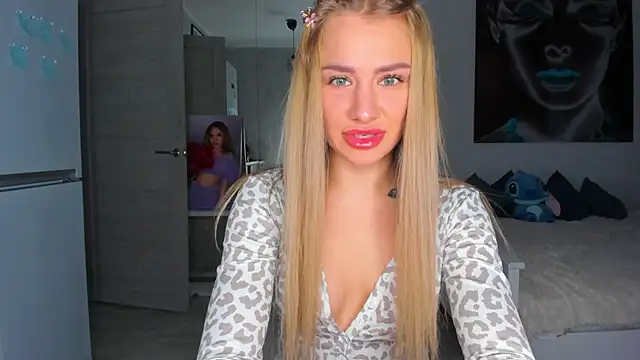 Snapshot of MashaFromRussia__ chatting on 11-06-25, 09:24 MashaFromRussia online show from 11-06-25, 09:24