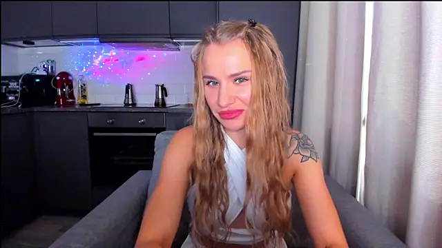 Snapshot of MashaFromRussia__ chatting on 09-15-25, 07:42 MashaFromRussia online show from 09-15-25, 07:42