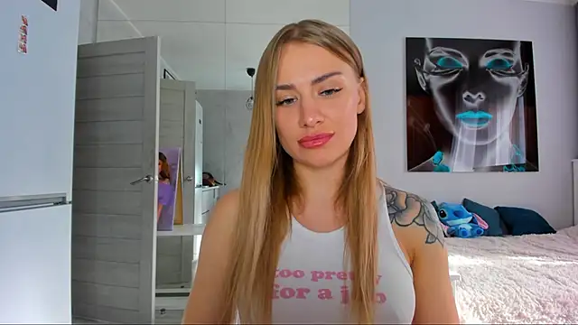 Snapshot of MashaFromRussia__ chatting on 10-13-25, 10:28 MashaFromRussia online show from 10-13-25, 10:28