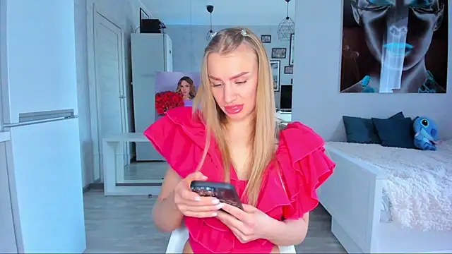 Snapshot of MashaFromRussia__ chatting on 10-19-25, 08:50 MashaFromRussia online show from 10-19-25, 08:50