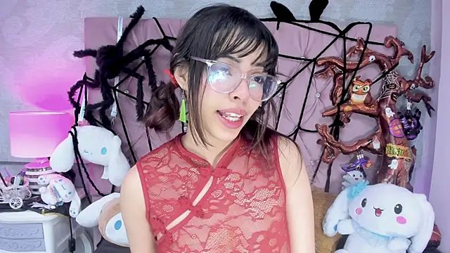 Snapshot of ZarahQueen chatting on 10-18-25, 07:32 ZarahQueen online show from 10-18-25, 07:32