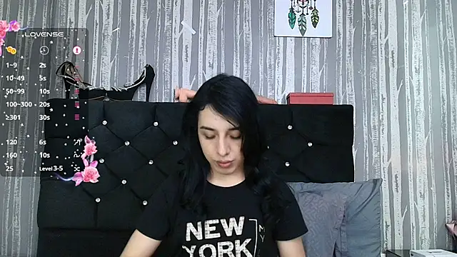 Snapshot of Alicee_Moonn chatting on 11-17-25, 07:07 Alicee Moonn online show from 11-17-25, 07:07