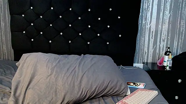 Snapshot of Alicee_Moonn chatting on 11-29-25, 07:52 Alicee Moonn online show from 11-29-25, 07:52