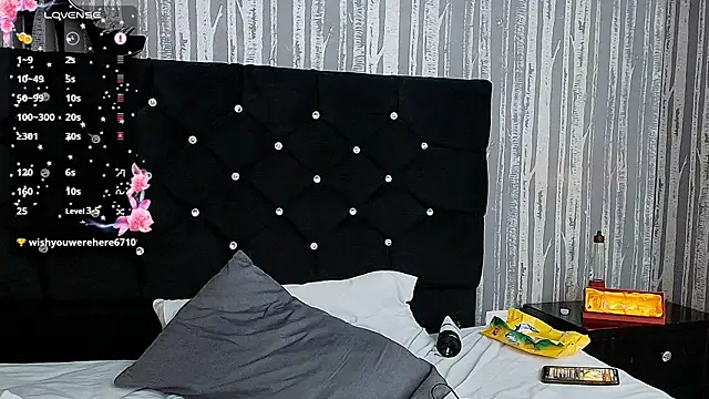 Snapshot of Alicee_Moonn chatting on 11-05-25, 07:33 Alicee Moonn online show from 11-05-25, 07:33