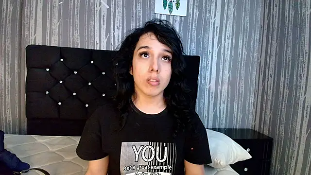 Snapshot of Alicee_Moonn chatting on 12-17-25, 09:31 Alicee Moonn online show from 12-17-25, 09:31