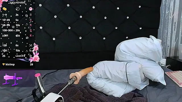 Snapshot of Alicee_Moonn chatting on 11-26-25, 07:41 Alicee Moonn online show from 11-26-25, 07:41