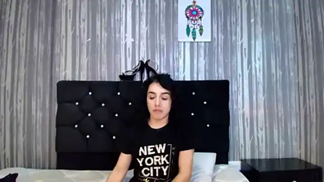 Snapshot of Alicee_Moonn chatting on 12-20-25, 12:24 Alicee Moonn online show from 12-20-25, 12:24