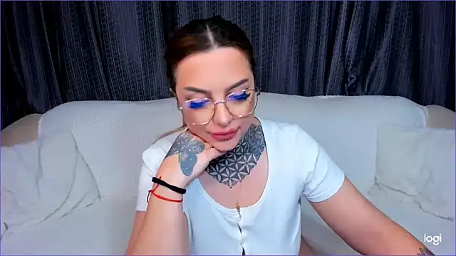 Snapshot of Bom_Bon1 chatting on 11-21-25, 03:00 Bom Bon1 online show from 11-21-25, 03:00