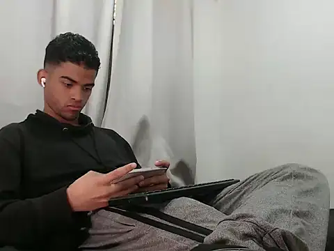 camillo beischel  online show from 10-09-25, 05:02