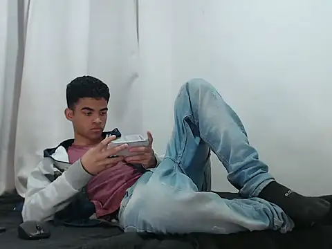 camillo beischel  online show from 09-28-25, 05:31