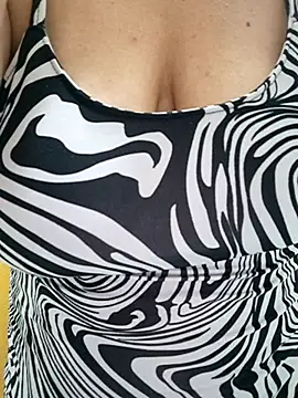 Snapshot of SweettyNaugthy chatting on 02-19-26, 08:00 SweettyNaugthy online show from 02-19-26, 08:00