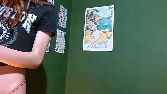 Roxiehood online show from 11-16-25, 01:54