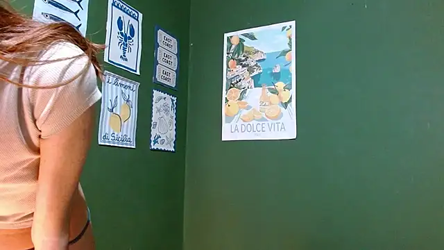 Roxiehood online show from 10-20-25, 02:13