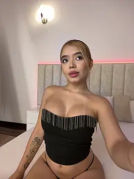 Snapshot of Mia_Roswell chatting on 06-19-26, 03:01 Mia Roswell online show from 06-19-26, 03:01