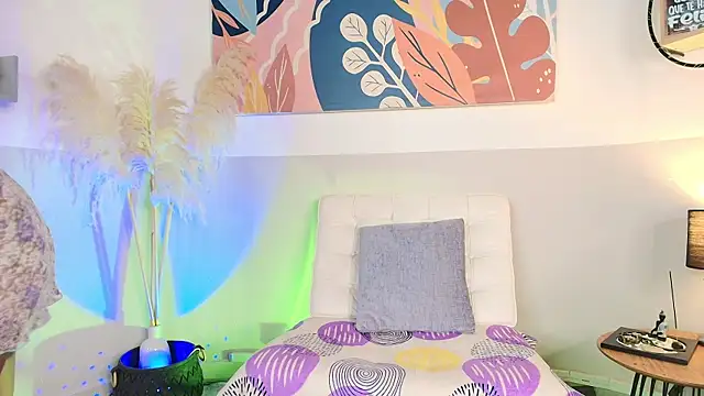 DivaFlamme online show from 11-10-25, 04:39