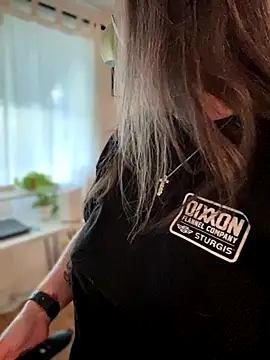 Alix Valentine online show from 10-17-25, 02:30