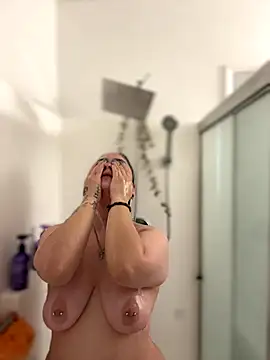 Alix Valentine online show from 10-15-25, 04:04