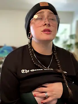 Alix Valentine online show from 10-29-25, 07:46