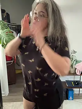 Alix Valentine online show from 10-14-25, 04:18