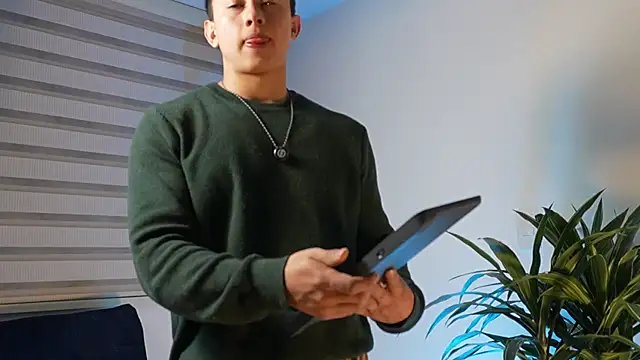 Snapshot of DeusbelliS chatting on 09-13-25, 07:19 DeusbelliS online show from 09-13-25, 07:19