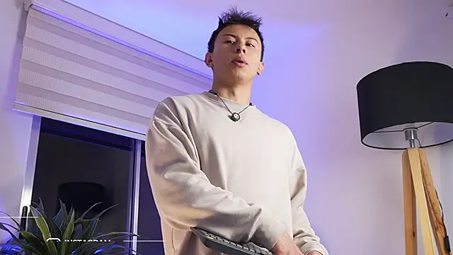 Snapshot of DeusbelliS chatting on 09-21-25, 04:17 DeusbelliS online show from 09-21-25, 04:17