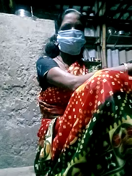 Snapshot of Tamilauntyhot chatting on 10-17-25, 01:53 Tamilauntyhot online show from 10-17-25, 01:53