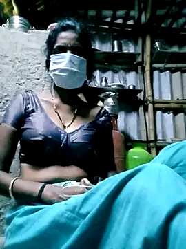 Snapshot of Tamilauntyhot chatting on 10-13-25, 01:40 Tamilauntyhot online show from 10-13-25, 01:40