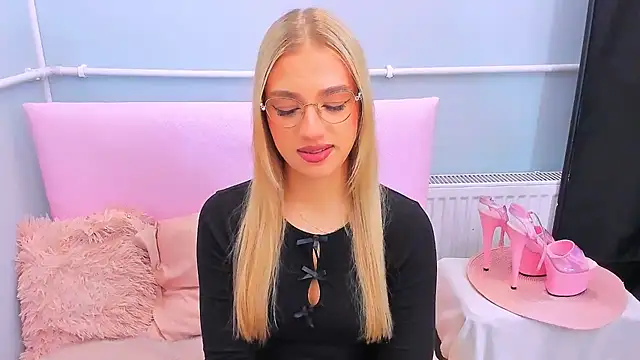 EvetteRose online show from 01-10-26, 03:51