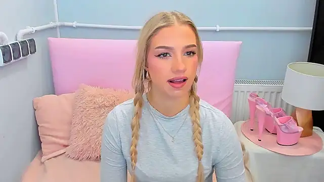 EvetteRose online show from 10-28-25, 05:01