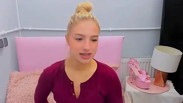 Snapshot of EvetteRose chatting on 09-30-25, 02:56 EvetteRose online show from 09-30-25, 02:56