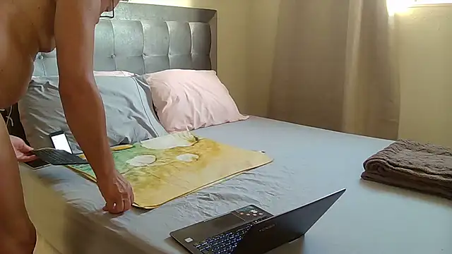 Unique X perience online show from 04-15-26, 10:32