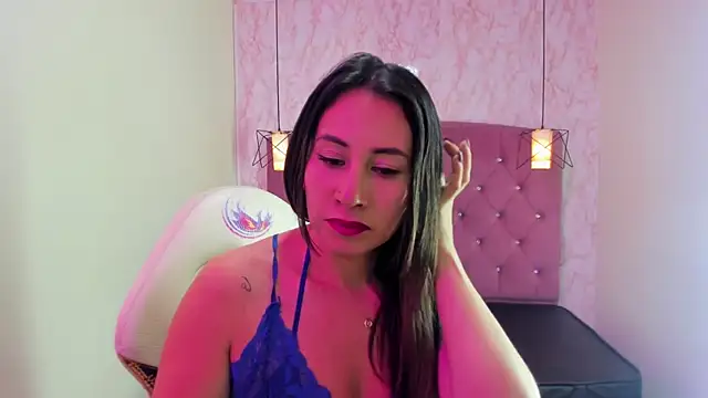 Snapshot of madame_dymont chatting on 10-01-25, 12:20 madame dymont online show from 10-01-25, 12:20