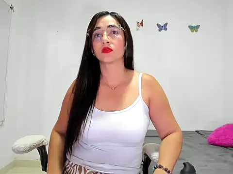 Snapshot of TamiDesire chatting on 09-17-25, 11:18 TamiDesire online show from 09-17-25, 11:18
