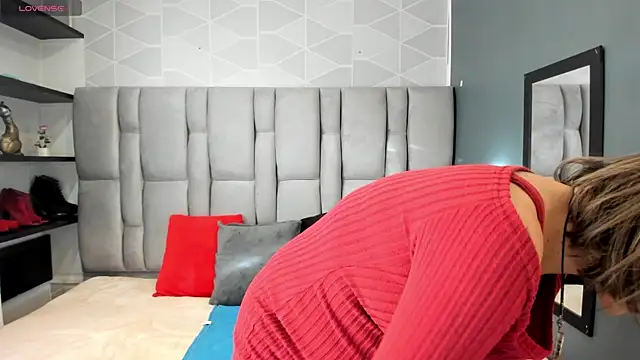 Charlot milf online show from 05-12-26, 12:00