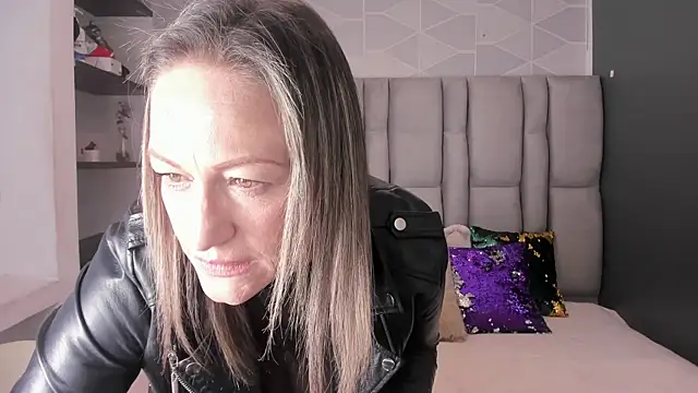 Charlot milf online show from 10-18-25, 11:45