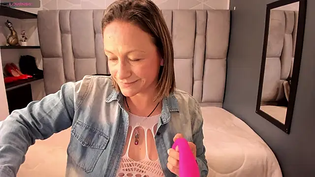 Charlot milf online show from 05-18-26, 11:37
