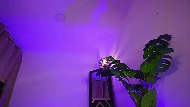 laauuraa1 online show from 07-15-26, 11:56