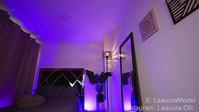 laauuraa1 online show from 10-17-25, 04:42