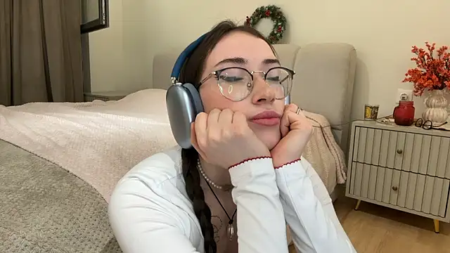 Snapshot of Kelly_Berry__ chatting on 02-27-26, 05:24 Kelly Berry online show from 02-27-26, 05:24