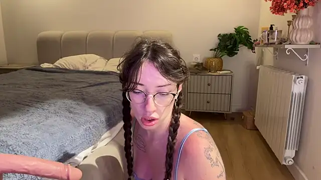 Kelly Berry   online show from 06-25-26, 06:24