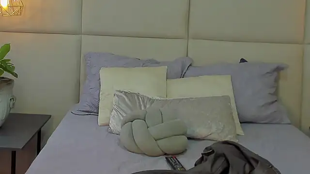 Snapshot of SamayRyann chatting on 06-12-26, 01:53 SamayRyann online show from 06-12-26, 01:53