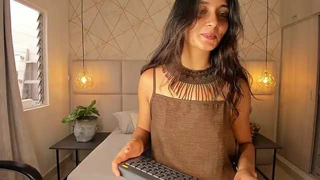 Snapshot of SamayRyann chatting on 05-25-26, 01:32 SamayRyann online show from 05-25-26, 01:32