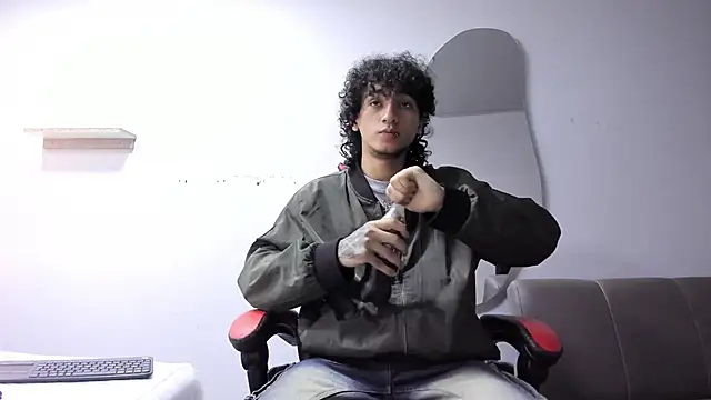 Snapshot of JackesTaylor chatting on 12-15-25, 08:53 JackesTaylor online show from 12-15-25, 08:53