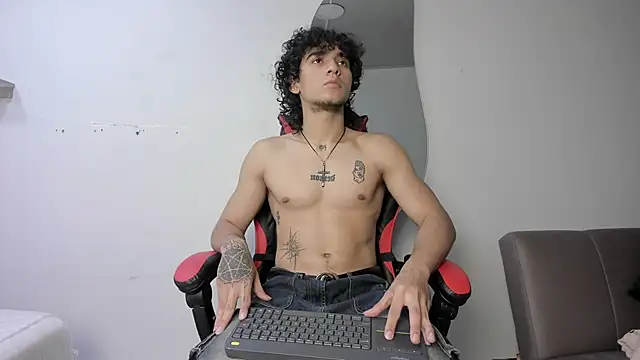 Snapshot of JackesTaylor chatting on 11-13-25, 05:33 JackesTaylor online show from 11-13-25, 05:33